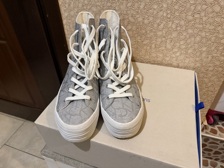 Calvin Klein обувки