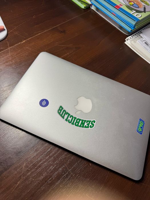 Продам макбук Air13. 2013года