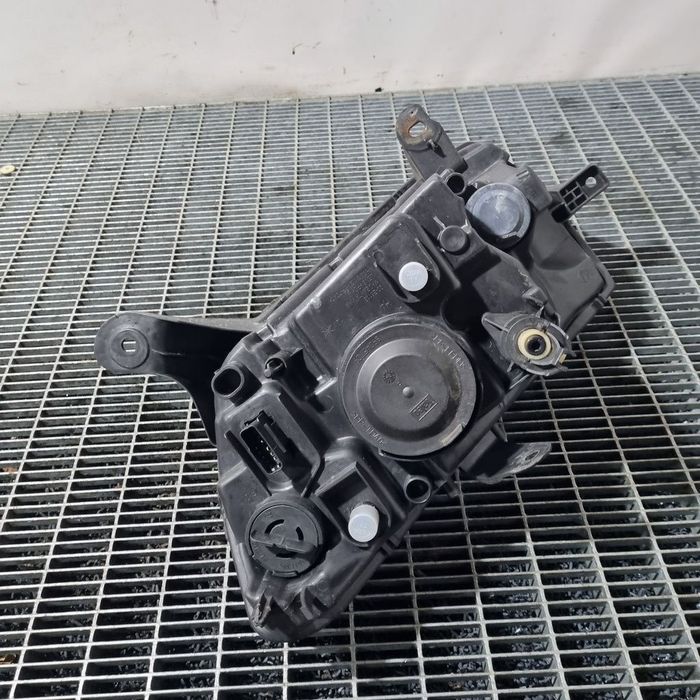 Far Dreapta Dacia Sandero 2 2012 - 2016 Hatchback 4 Usi (1472) Fara xenon