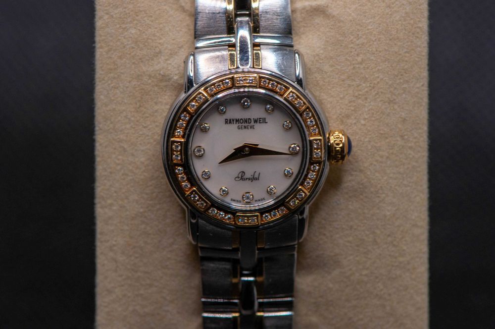 Швейцарски дамси часовник с диаманти,18к злато - Raymond Weil Parsifal