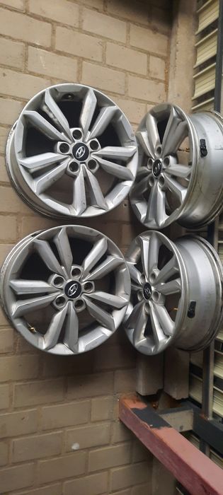 Комплект дисков на Хюндай.