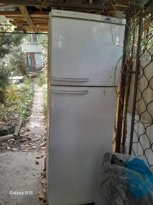 Продам два холодильника. Недорого.