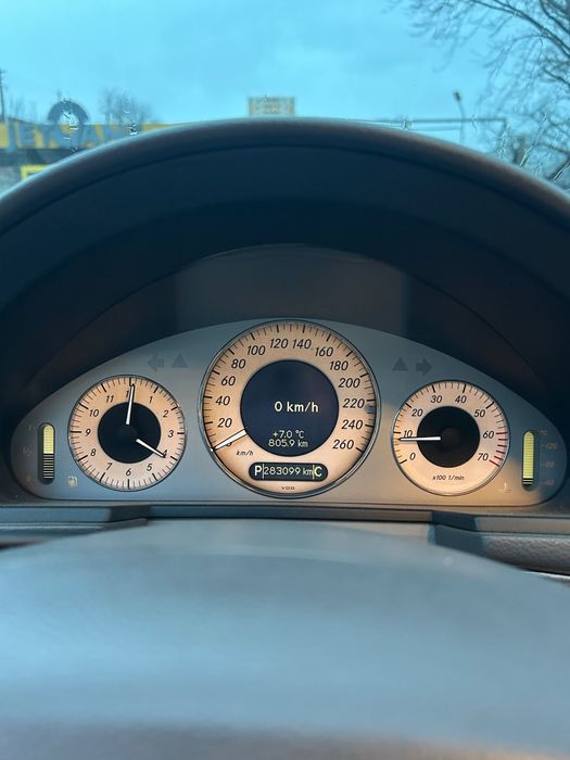 Mercedes E240-2004