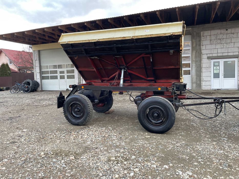 Remorca basculabila pe 3 parti Unnsin 5,5 t