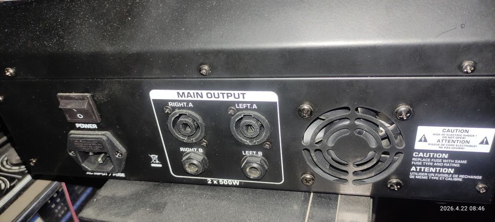 Продам усилител с  двумя колонками