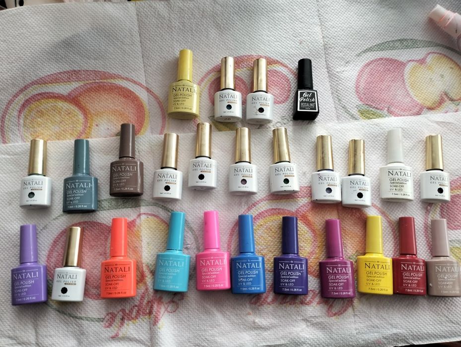 Vând chesti pentru unghii