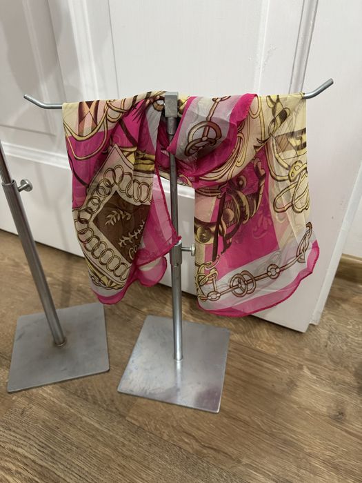 Suport metalic pentru pălării/ căciuli/ șepci/ eșarfe / fulare