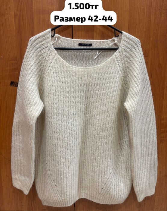Продам женские платья