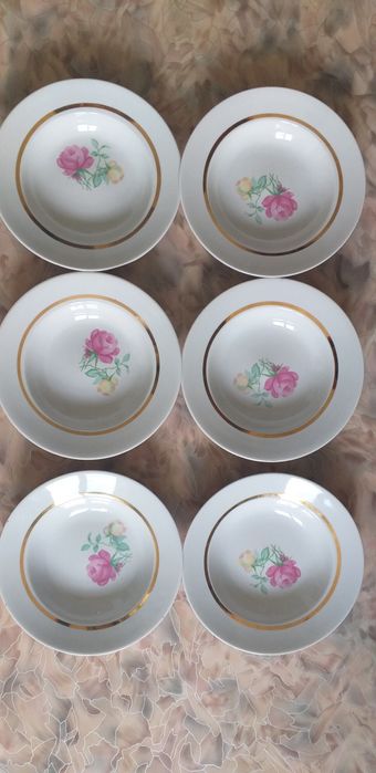 Тарелки  средние  новые советских  времён.