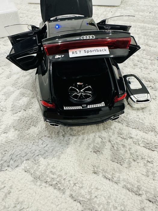 Audi rs7 масштаб 1/18