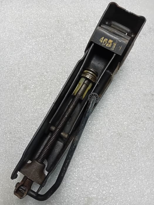 Части за Vw.Фарове,дръжки,капачка,крик за VW