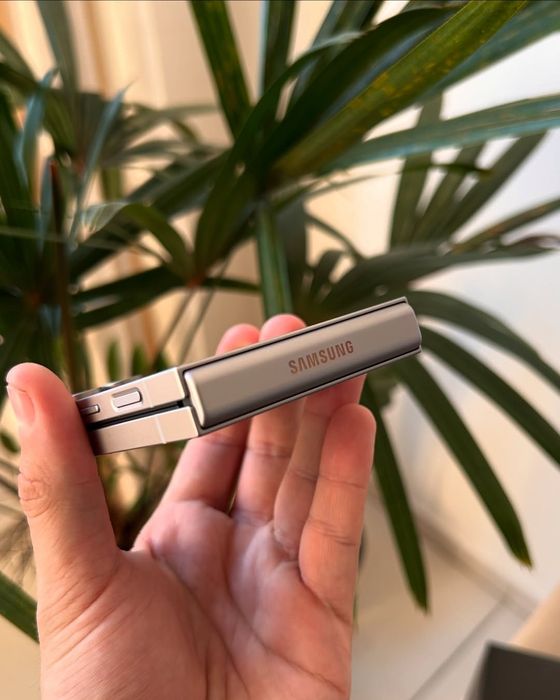 Samsung Z Flip 6 holati yengdek