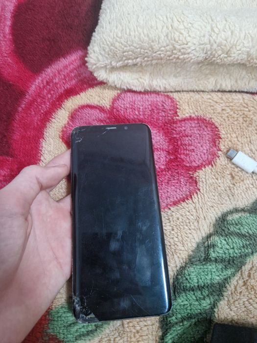 Продам самсунг с9+