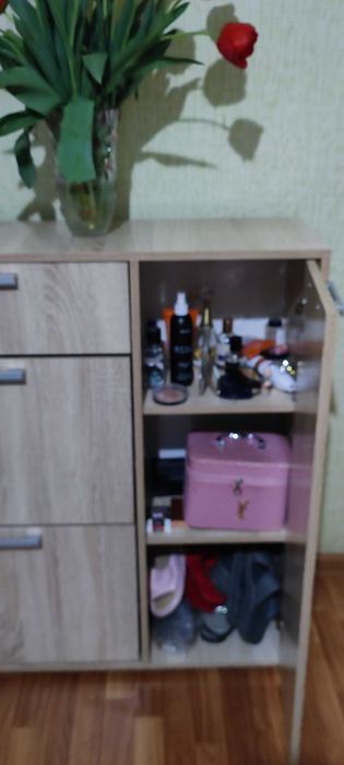 Продам обувницу.