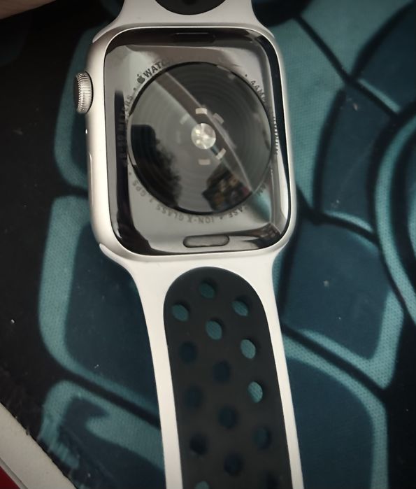 Продам Applewatch Nike SE, 44mm