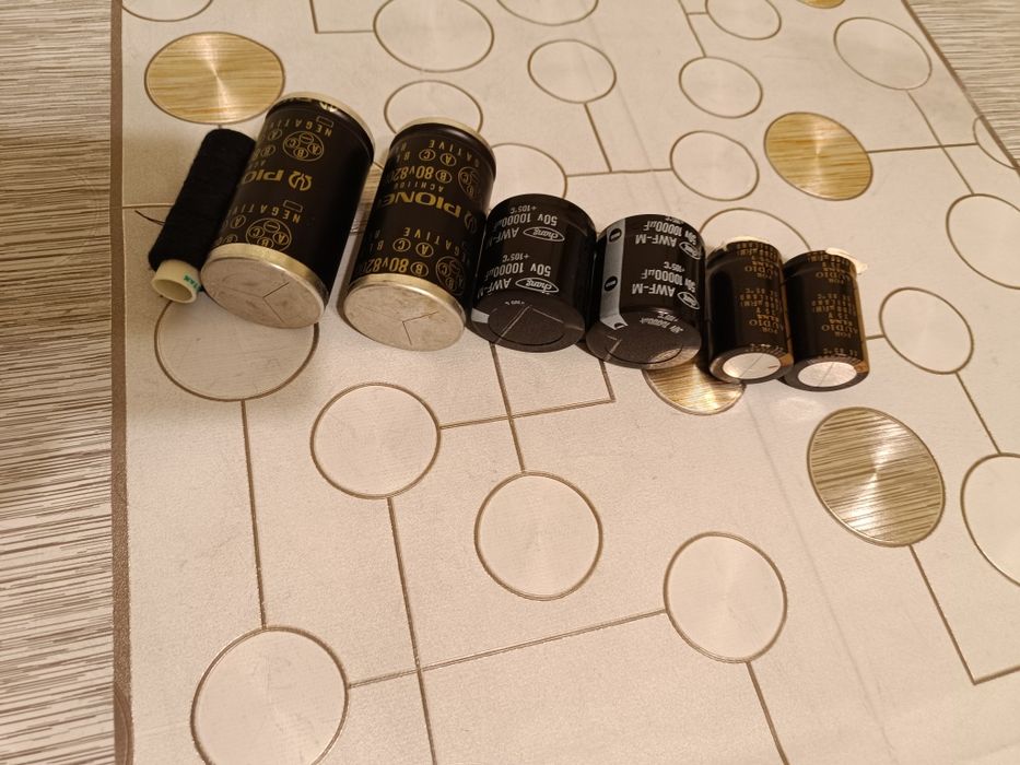 Condensatori electrolitici