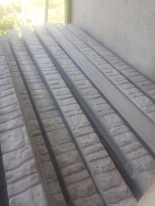 Plăci și stâlp beton pentru gard