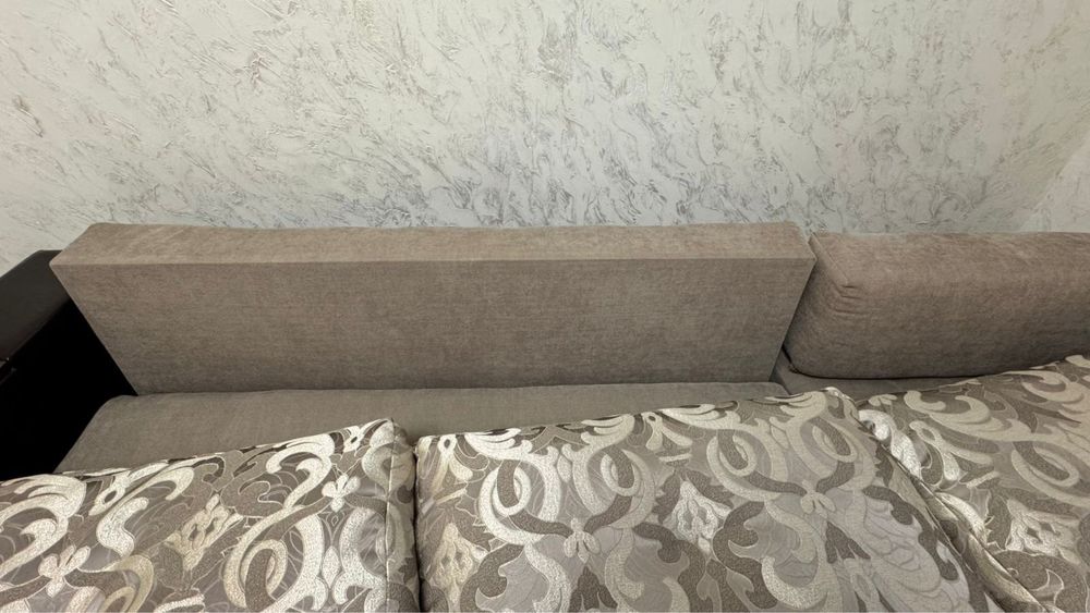 Диван серый в хорошем состоянии