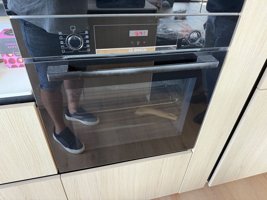 Продавам вградена фурна Bosch HBA554EB0