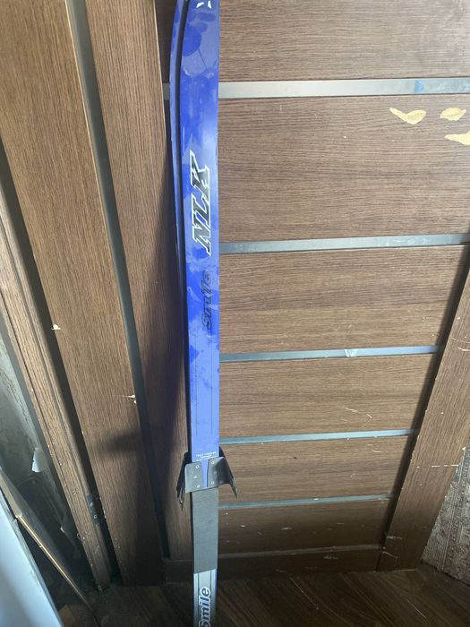 Продам лыжи 140 см