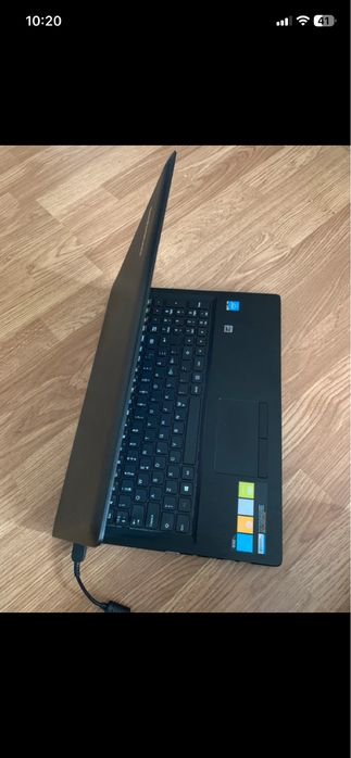 Laptop Lenovo Slim Display 15,6 inch led,4gb ram ddr3,600gb memorie perfect functional cu încarcător