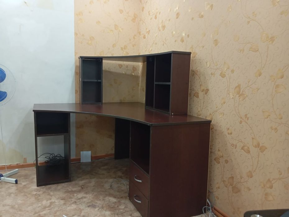Продам компьютерный стол недорого
