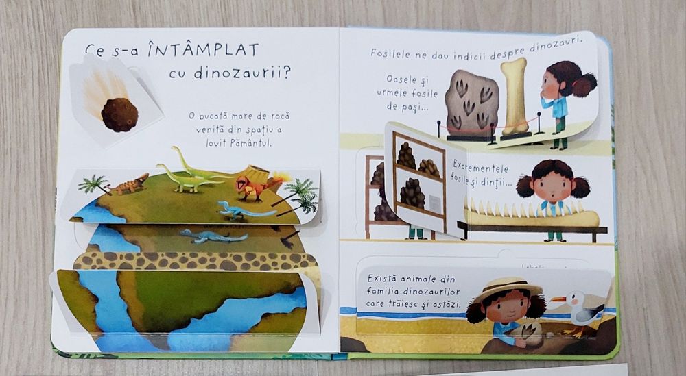 Set 3 cărți cu Dinozauri și o carte despre Spațiu
