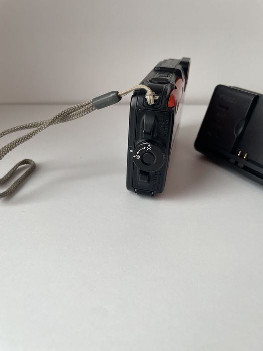 Aparat Foto Digital NIKON CoolPix AW100 16.0 MP Orange Full HD 32GB Waterproof Shockproof GPS