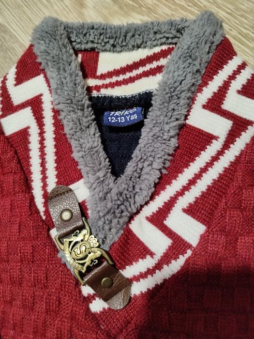 Джемпер теплый классического стиля