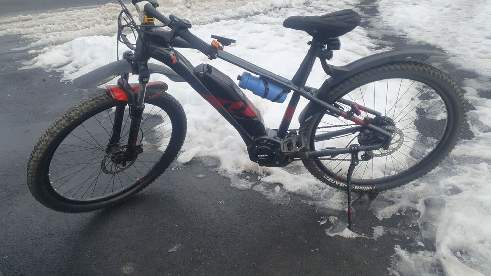 Vând bicicleta electrica RAYMON urgent  nu are niciun defect .