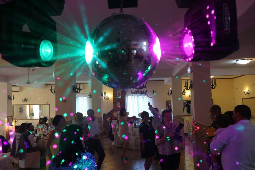 Sistem complet lumini scenă – 6× Beam Flash 7R + truss + DMX + laptop