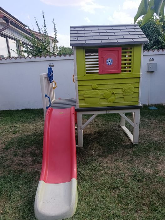 Căsuța smoby cu topogan cu apa