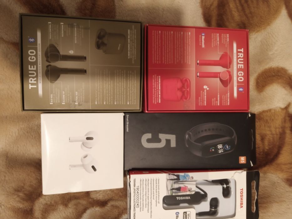 Наушники, фитнес браслет