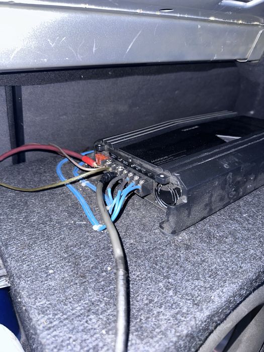 Vand subwoofer auto