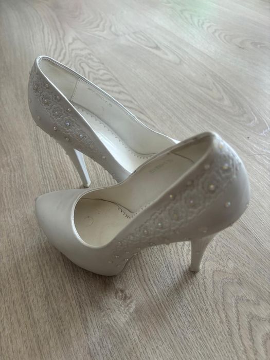 Продам свадебные туфли