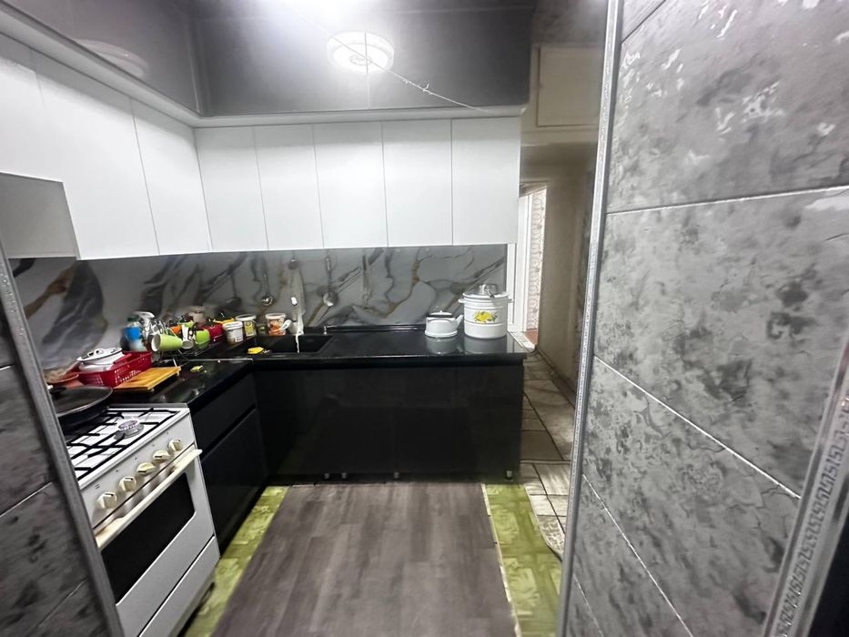 Uchquduq tumanida arzon narxda 2 xonali kvartira srochna sotiladi