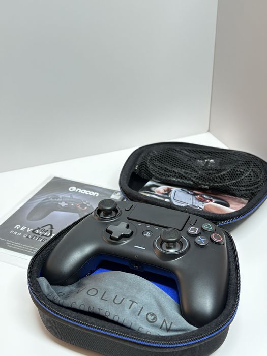 Controller cu fir Nacon revolution pro controller 3 pentru PS4