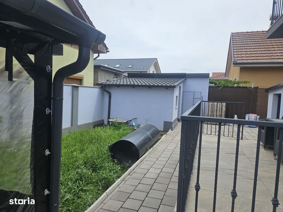 Casă Modernă cu Sistem Fotovoltaic – Rontău