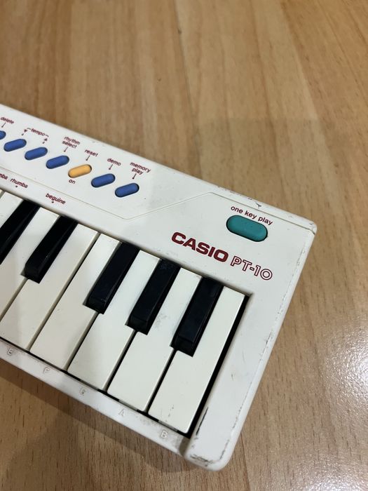 Японски синтезатор / йоника Casio