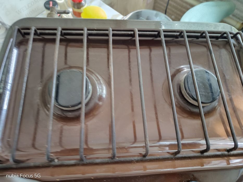Продам газовую плиту