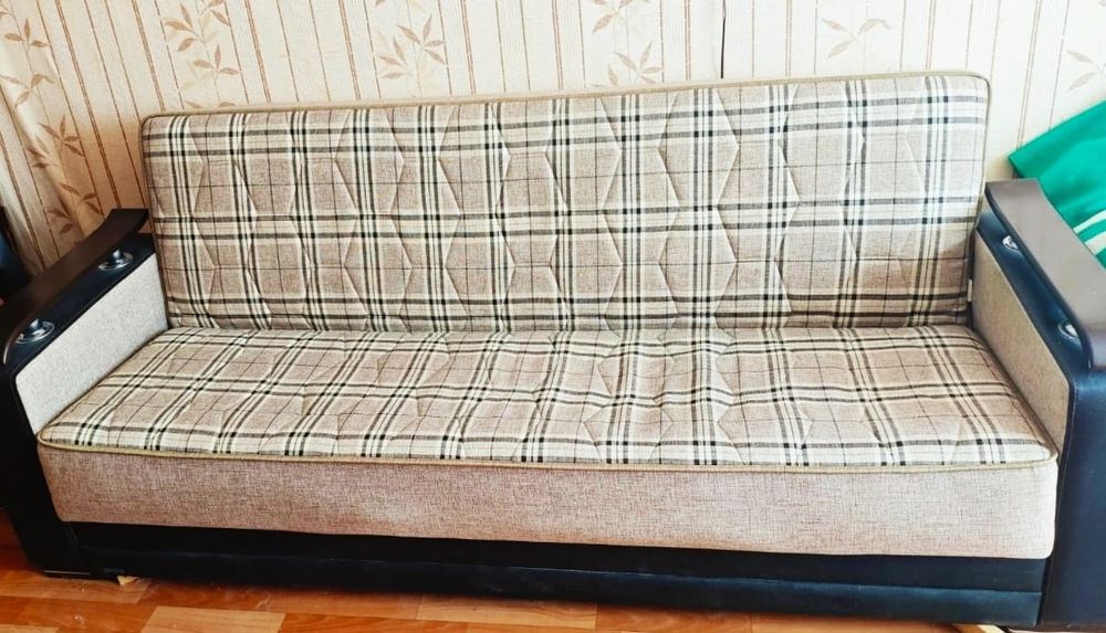 Продам недорого диван прямой бу.