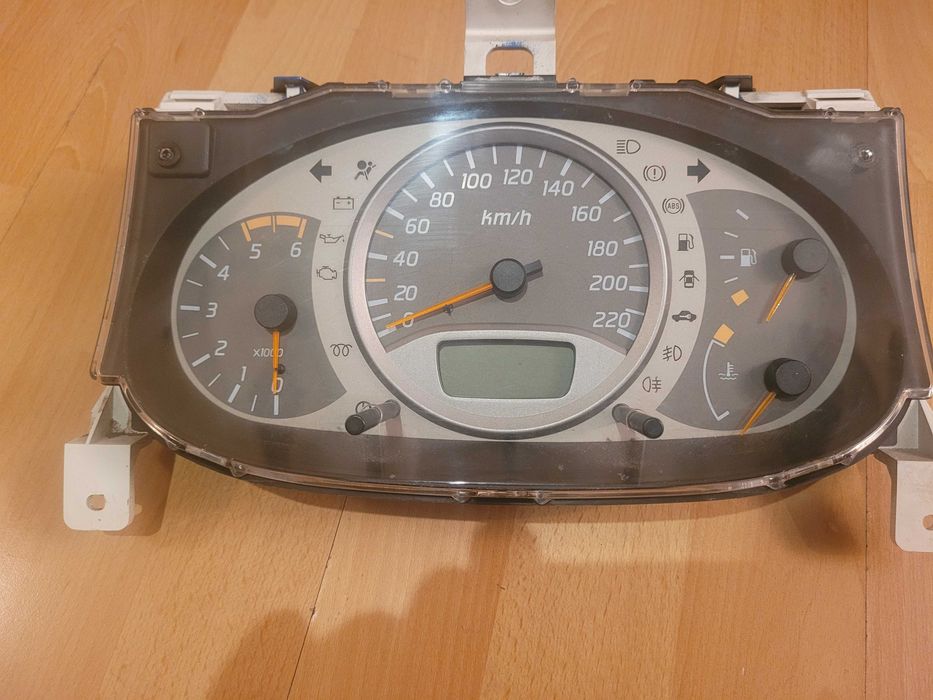 Километраж за Нисан Алмера Тино 2,2 dci