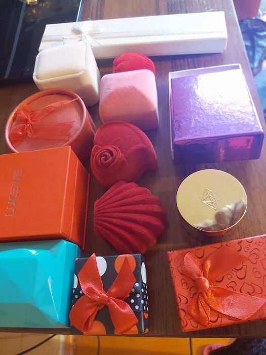 Коробки новые много подарочные!!!