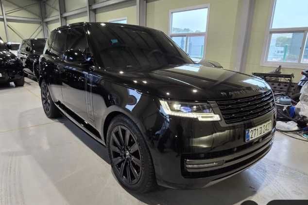 Range Rover P550e Autobioraphy