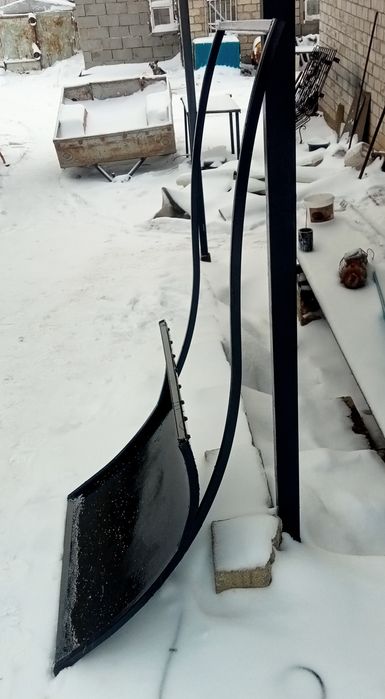 Лопата скрепер для чистки снега