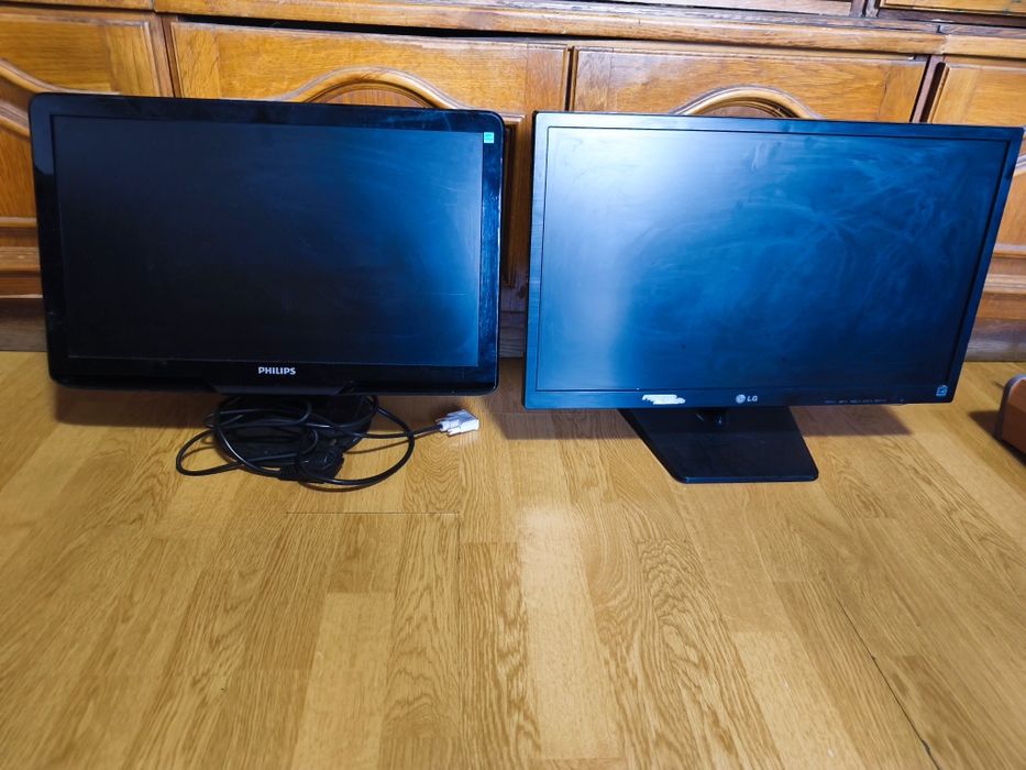 2 x monitoare pt pc