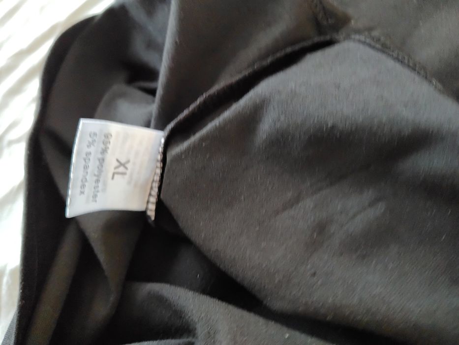 4 броя нови тениски XL - Полиестер - отстъпка при обща поръчка.