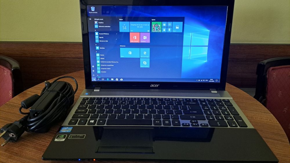 Vînd laptop Acer în stare bună de funcționare