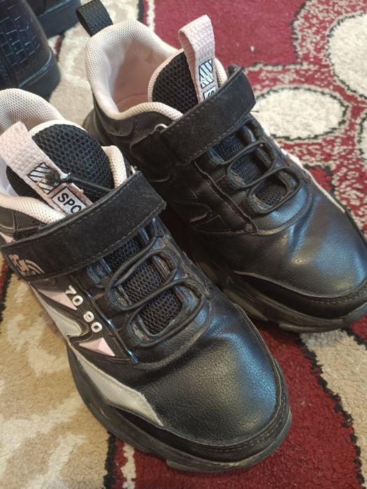 Продам красовки  для девочек