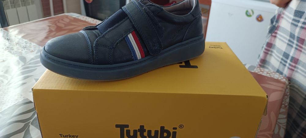 Продам детские кросовки